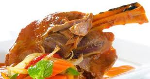 500 gram daging kambing, potong 3x3 cm 4 butir bawang merah, iris tipis 2 buah cabai hijau. Kambing Masak Merah Tender Lamb Shank In Tomato Base Enriched With The Heavenly Aromas Of Cinnamon Cloves And Cardamom Meat Dishes Tender Lamb Lamb Shanks