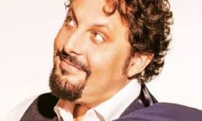 Ecco chi è flora canto, l'ex tronista e attrice che aspetta un figlio da enrico brignano. Enrico Brignano Fidanzato Con Flora Canto Un Amore Segreto