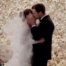 Here's a sneak peek at christian and anastasia's first dance in fifty shades freed. Fifty Shades Freed Dakota Johnson Aka Anastasia S Wedding Dress Breakdown By The Designer Pinkvilla
