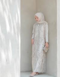 Model kebaya untuk kondangan yang pertama ada kebaya kutu lengan pendek. 19 Model Baju Kondangan Terbaru 2020 Modern Kekinian