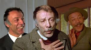 Münir özkul bu dönemlerde de çok iyi tiyatro oyunlarında rol almıştır. Munir Ozkul Un Yer Aldigi 10 Efsanevi Film Sahnesi Filmloverss