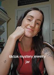 Emily Nunez (@emnunez98)