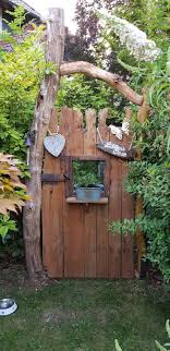 Versteckte Paradiesgeheimgartentur Holztur Hobbit Gartentur Gartentorc Gartentorc Gartentur Hobbit Holztur Par Gartenturen Hobbit Garten Garten Design