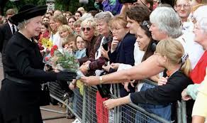 Such a coffin is kept on standby in case a member of the royal family dies. Girl Who Gave Queen Flowers After Diana S Death Speaks 20 Years On Royal News Express Co Uk