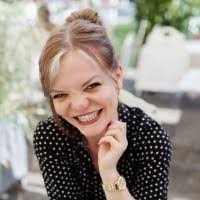 Vanessa Bergmann's Instagram, Twitter & Facebook