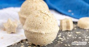 Habe gerade die badekugeln gemacht, aber als ich sie endlich in die form gedrückt hatte, kam alles wieder hoch! Badebomben Mit Haferflocken Selber Machen Naturlich Pflegend