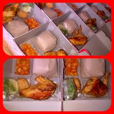 Walau harga per porsi paket ini terjangkau, namun anda tak perlu khawatir dengan isian snack box ini. Nasi Box Bandung Malela Catering