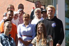 Als kooperationspartner zeichnet sich das haus der wirtschaft bildungszentrum durch fachwissen, engagement und langj�hrige partnerschaften r�ume sch�ll ag poststra�e 9 64293 darmstadt telefon: Haus Der Wirtschaft Bildungszentrum Stralsund Startseite Facebook