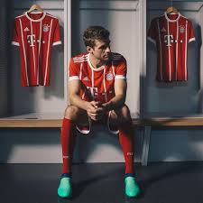 Ein pitbull wurde nach 853 tagen aus dem tierheim adoptiert. 106 2 Ezer Kedveles 336 Hozzaszolas Thomas Muller Esmuellert Instagram Hozzaszolasa Ready For The Next Match On Satu Bayern Munich Bayern Munich