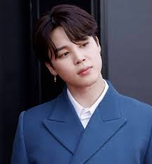 🇺🇸 American outlet Soap Central titled their article  “𝑺𝒖𝒓𝒑𝒂𝒔𝒔𝒊𝒏𝒈 𝒉𝒊𝒔 𝒐𝒘𝒏 𝒈𝒓𝒐𝒖𝒑” as they praised Jimin's  massive success — “Who” earned $8.16M