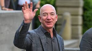 Jun 07, 2021 · jeff bezos, czyli najbogatszy człowiek świata, poleci w kosmos w ramach pierwszego załogowego lotu na pokładzie new shepard, czyli statku kosmicznego stworzonego przez należącą do niego firmę blue origin. Jeff Bezos Oficjalnie Nie Jest Juz Prezesem Amazon W Lipcu Leci W Kosmos