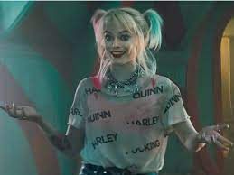 The only part that changes is her using and dyeing hair extensions. Birds Of Prey Has An End Credits Moment With Harley Quinn