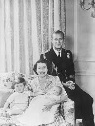 O sursă apropiată familiei regale a spus că vaccinurile au fost administrate de. PrinÅ£ul Philip Si Controversele Legate De Rudele Sale Fotografie Cu SoÅ£ul Reginei Elisabeta AlÄƒturi De Nazisti