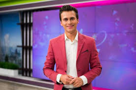 Ведучі євробачення засвітилися на зйомках серіалу. Sp16pb7rkvfcqm