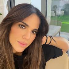 Hoy en EMPRENDE !! Omar Sáenz cantante y compositor y joven emprendedor en  la música y medios digitales! Emotiva entrevista llena de sueños y logros  obtenidos!! Revive la entrevista en nuestro streaming