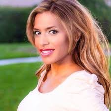 Renee Hackett's Instagram, Twitter & Facebook