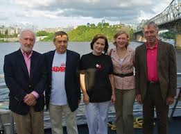 Dla nich się żyje, cała reszta schodzi na drugi 2,6 proc. Polish Ambassador Zenon Kosiniak Kamysz And His Wife Katarzyna Hosted A Boat Cruise Reception To Inaugurate The Polish Presidency Of The European Union From Left Spanish Ambassador Eudaldo Mirapeix The Kosiniak Kamyszs Madeleine Brinkmann