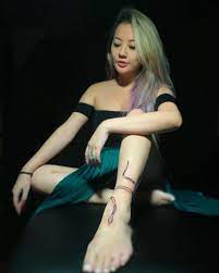 Gina Darlings Feet << wikiFeet