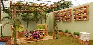 Pallet wood is an ideal material to use for outdoor furniture. 39 Outdoor Pallet Furniture Ideas And Diy Projects For Patio