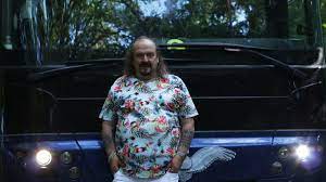 Han går in i musiken och texterna, idag är dom väldigt viktiga jämfört med för 30 år sen. Lasse Stefanz Solist Olle Jonsson Lever Inte Som Han Sjunger Rammstein Som Somnpiller Och Mccartney Pa Begravningen Kultur Och Noje Svenska Yle Fi