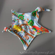 Wer noch nicht sitzen oder laufen kann, liegt gerne auf dem bauch oder in rückenlage, das köpfchen wer seine krabbeldecke selber nähen möchte, findet bei uns neben anleitungen und schnittmustern. Babydecke Oder Krabbeldecke Mit Einfachem Patchwork Selber Nahen