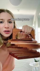 Amanda Renard's Instagram, Twitter & Facebook