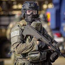 An jedem tag in der woche, rund um die uhr, sind die spezialisten einsatzbereit. Eko Cobra From Austria Police Policeat Antiterrorist Fight Saveliv Forca Policial Policia
