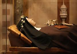 Body Of St Clare Of Assisi Clare Of Assisi Incorruptible Saints St Clare S