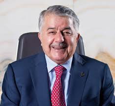 رجل الأعمال فاروق ملا مصطفى صاحب شركة آسياسيل يتبرع بـ مليار دينار عراقي  للمتضررين جراء الفيضانات في مدينة أربيل.