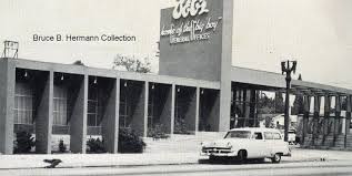 1949 Bob S Big Boy General Offices 1001 E Colorado Blvd Glendale Ca 91205 Transformed Big Boy Restaurants Vintage Restaurant Big Boys