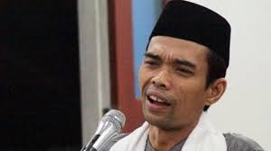 Dokumentasi ceramah ustadz abdul somad batubara, lc., d.e.s.a., atau lebih dikenal dengan ustadz abdul somad yang merupakan seorang pendakwah dan ulama indonesia yang sering mengulas berbagai macam persoalan agama, khususnya kajian ilmu hadis dan ilmu fiqih. Laman 61 Info Tangerang