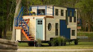 Tiny House Nation Hosts Get Honest About Going Small Warts And All Tiny House Exterior Tiny House Nation Small House
