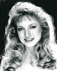 Donna Bobier's Instagram, Twitter & Facebook