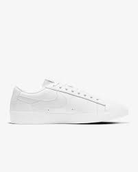 This pair features a predominately grey upper with black mesh being used on the toe box, tongue and heel tab. Nike Blazer Low Le Women S Shoe Nike Com
