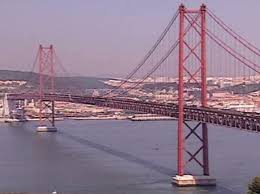 Oliveira salazar e foi inaugurada em 1967. Breaking News Ponte 25 De Abril Alvo De Vistoria Tecnica Apos Embate De Navio Full Version Hd Quality De Navio Namibia Lunetteoakley Pascher Fr