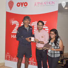 This New Year S Eve Some Of Our Lucky Guests Staying With Us In Bangalore Were Treated To A Special Surprise Milind Soman Fre Big Women Milind Soman Running