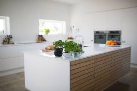 Warna cat dapur merah muda yang lembut dan halus yang memberikan sentuhan keuletan dan terlihat sangat bagus ketika dipasangkan dengan garis geometris bangunan yang lebih modern dan ramping. Rekomendasi Warna Cat Dapur Minimalis Yang Cantik Halaman All Kompasiana Com