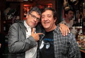 Avec la sélection, il participe à l'euro à quatre reprises en 2008, 2012, en 2016 qu'il remporte et en 2021. Rui Veloso E Ze Pedro Xutos E Pontapes Bild Von Taverna Dos Trovadores Sintra Tripadvisor