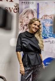 Dara rolins, also known as darina rolincová (born darina gambošová, december 7, 1972) is a slovak recording artist and entrepreneur. Dara Rolins Vcera Odstartoval Predaj Mojho Diara Rok Facebook