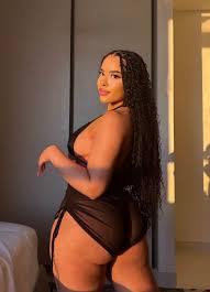 Angela2saucy – Indulge in her arousing nude gallery