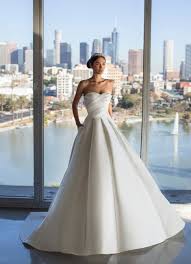 Con un vestito da sposa di questa nuova collezione sarai la sposa che hai sempre desiderato. Abito Da Sposa Pronovias Jurado
