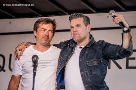 Michael ballweg lässt sich gern von menschen interviewen, die keine journalistische ausbildung haben und. Schulter An Schulter Mit Neonazis