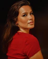 Juliana Cramer's Instagram, Twitter & Facebook