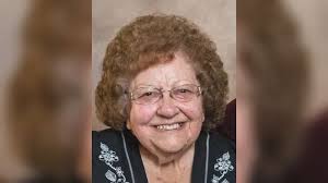 Genevieve Newell's Instagram, Twitter & Facebook