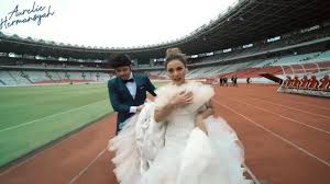 Kue pernikahan tersebut memiliki diameter sebanyak 3,5 meter. R0qyw8rwd2zxsm