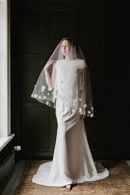 Pros And Cons Of Unique Wedding Dresses And Bespoke Gowns Unique Wedding Gowns Wedding Dress Boutiques Wedding Trends