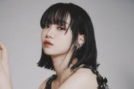 220729 LE SSERAFIM's Kim Chaewon Talks About Becoming A Reliable Leader,  Changing Her Style, And More : r/iZone