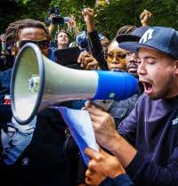 Op 1 juli vierde amsterdam het keti koti festival in het oosterpark. Verstoring Slavernijherdenking Door Witte Hotemetoten Niet Langer Gepikt Doorbraak Eu