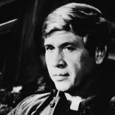 Kelly Clarkson & Viral Teacher Give Performance of "Superstition"