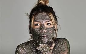 Con il ritorno in zona gialla fino al 15 febbraio 2021, sarà consentito spostarsi tra le ore 5.00 e le ore 22.00, all'interno della propria regione o provincia autonoma, nel rispetto delle specifiche restrizioni introdotte per gli spostamenti verso le altre abitazioni private abitate (descritte più avanti). Emma A Torino Nel 2021 Data E Biglietti Del Concerto 15 Maggio 2021 Torino